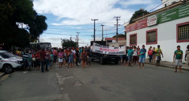 Camelôs da Deodoro protestam na manhã desta segunda-feira