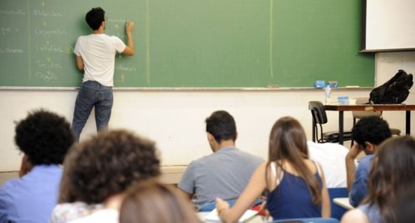 Inscrições para cursinho pré-vestibular gratuito encerram nesta sexta