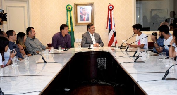 Flávio Dino recebe jovens do programa Educa Mais