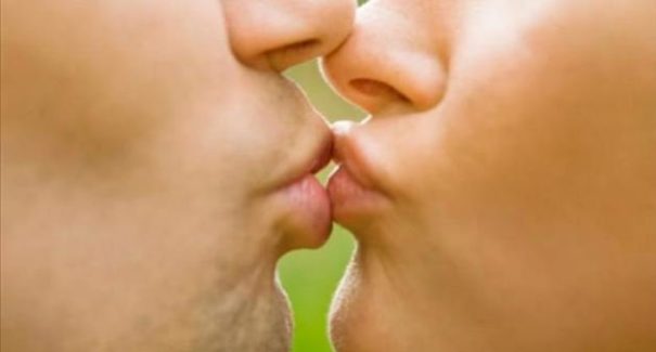 Conheça 7 doenças transmitidas pelo beijo