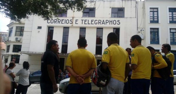 Greve: Funcionários dos Correios fazem manifestação na manhã desta segunda