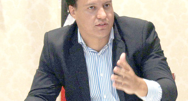 “Me abstenho de apoiar somente um ou outro candidato”, diz Felipe Camarão