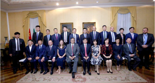 Governador Flávio Dino recebe visita de embaixador Chinês