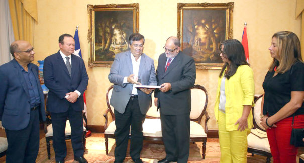 Embaixador cubano visita governador Flávio Dino