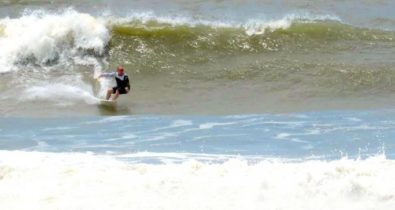 Campeonato de surf movimenta praia de Primeira Cruz