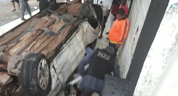 Carro capota na Curva do 90 e deixa aspirante a oficial da PM gravemente ferido