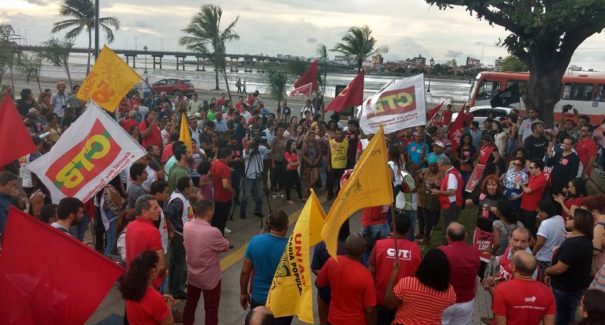 Grupos protestam em São Luís contra a prisão de Lula