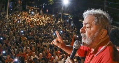 Lula promete se apresentar após missa para Marisa Letícia