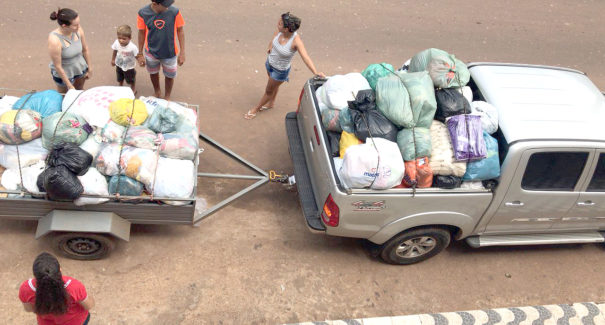 Moradores de Tuntum lutam para seguir a vida com doações após inundação