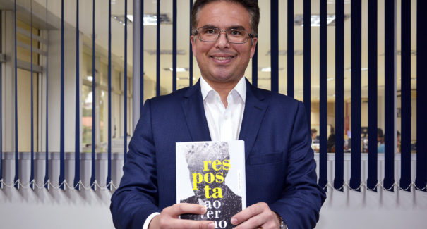 Advogado e Juiz do TRE, Daniel Blume, lança livro de poesias nesta terça