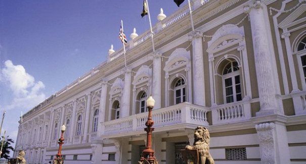 Em 2022, qual será o cenário nacional e local durante as eleições?