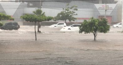Chuva deixa pontos alagados e trânsito parado em São Luís