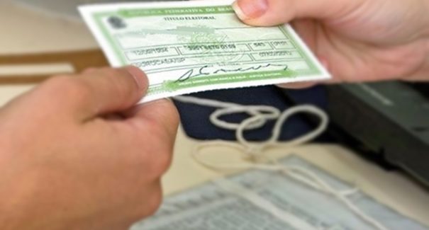 Transsexuais e travestis já podem incluir nome social no título de eleitor