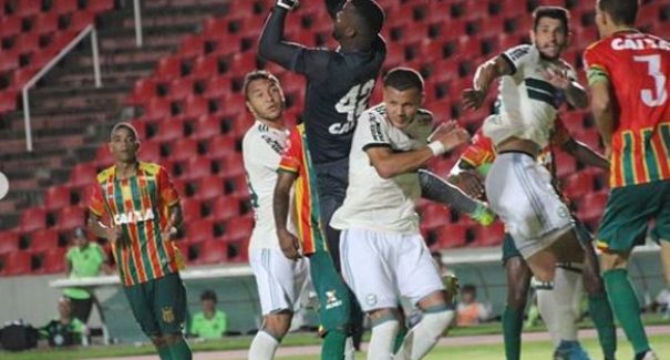 Sampaio vence o Coritiba e inicia com o pé direito no Brasileiro