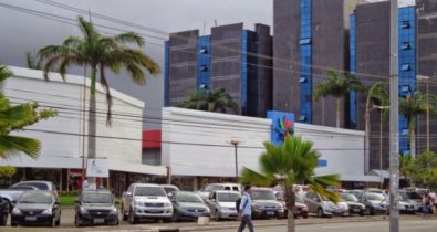 Homem é vítima de saidinha bancária em estacionamento de shopping