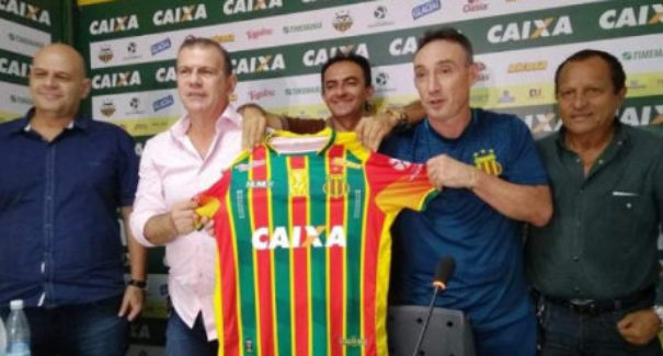 Sampaio Corrêa apresenta novo técnico do time