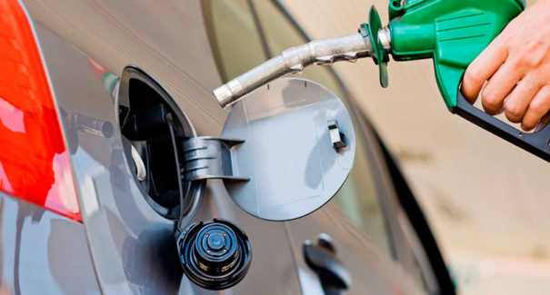 Gasolina terá alta de R$ 0,47 e etanol, R$ 0,02, com volta de impostos