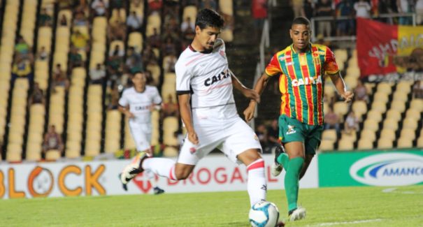 Sampaio Corrêa goleia o Vitória e sai na frente no Nordestão