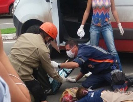 Mulher cai de ônibus na UFMA e morre atropelada