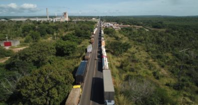 Governo anuncia acordo com caminhoneiros e greve é suspensa por 15 dias