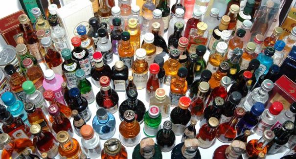 SP lança protocolo inédito para agilizar identificação de metanol em bebidas adulteradas