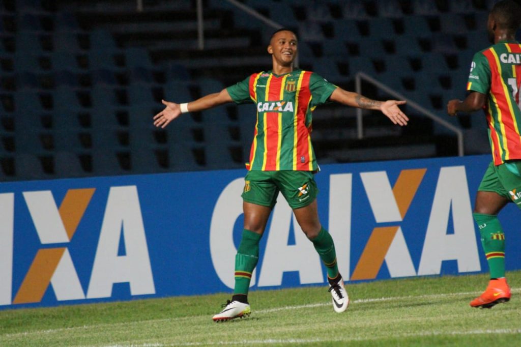 Bruninho marcou dois gols para o Sampaio