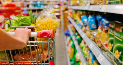 Supermercados passam a funcionar com limitação de clientes nesta sexta-feira