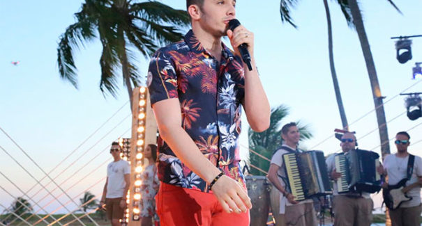 Jonas Esticado faz show em São Luís