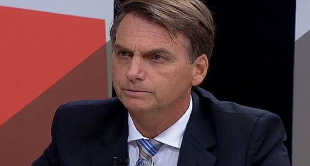VÍDEOS: Jair Bolsonaro é esfaqueado em Minas Gerais