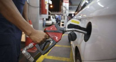 Crise dos combustíveis: Governo ameaça congelar preços para segurar inflação