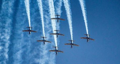 Esquadrilha da Fumaça dá um show no céu de São Luís