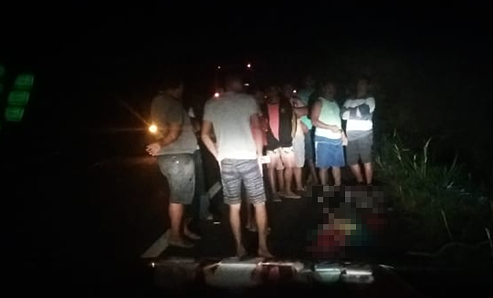 Garupa morre atropelado após cair de moto na BR-316
