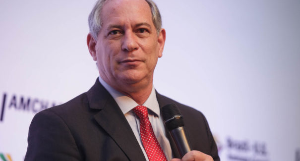 PF faz buscas contra Ciro e Cid Gomes por suspeita de propinas em obra do Castelão