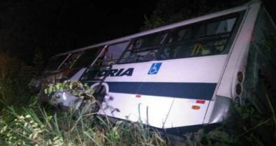 Ônibus tomba com time de Bacabal e deixa dois mortos