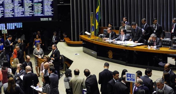 O que faz um deputado e um senador?