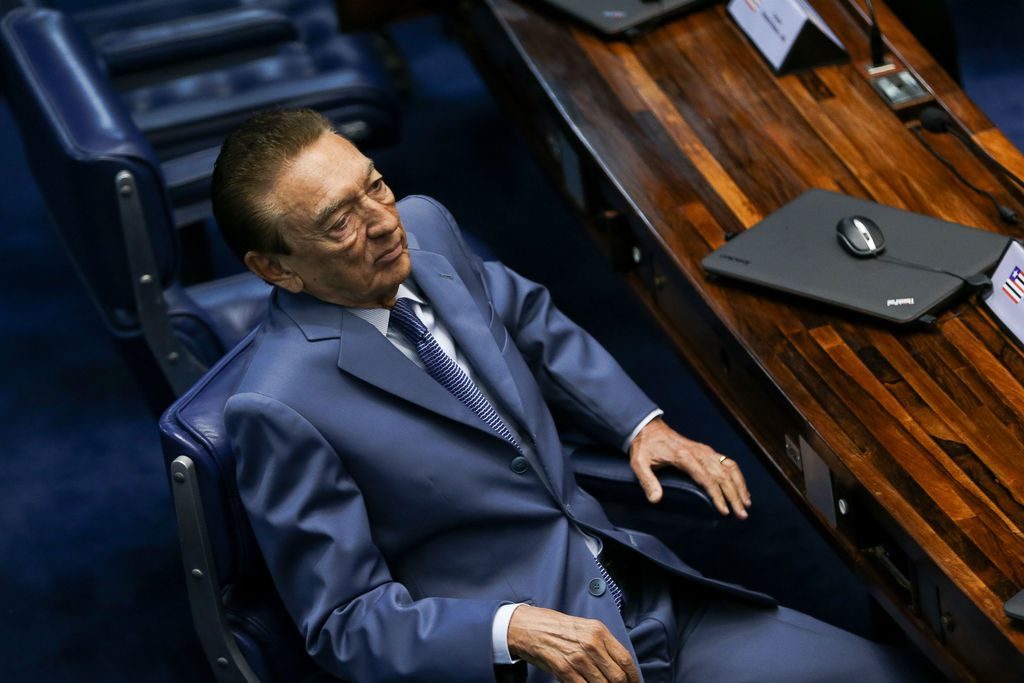 O senador Edison Lobão durante uma sessão (Marcelo Camargo/Agência Brasil)