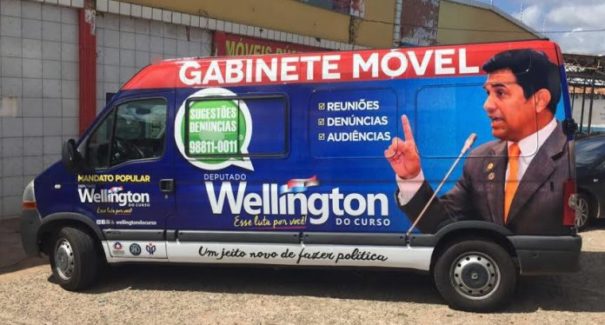 TRE manda deputado Wellington tirar adesivo de seu carro