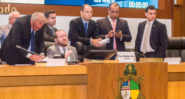 PEC proíbe homenagens a pessoas vivas em logradouros públicos