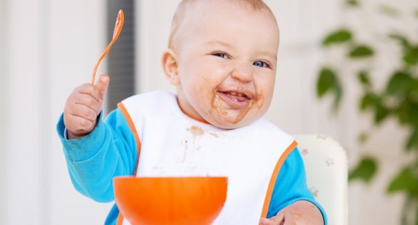 3 formas seguras de oferecer frutas a bebês
