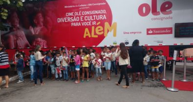 Caxias recebe sessão de cinema itinerante em praça pública