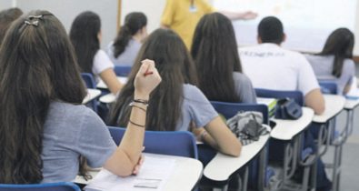 Alunos do ensino médio não aprendem o básico de português e matemática