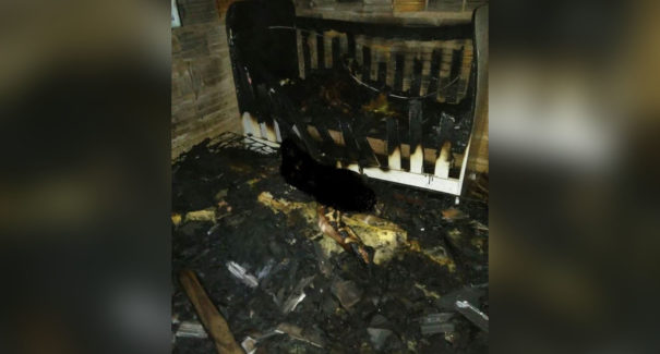 Gêmeas de um ano morrem carbonizadas dentro de casa