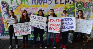 Grupo “Mulheres Contra Bolsonaro” volta ao ar no Facebook