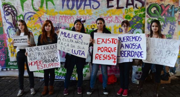 Grupo “Mulheres Contra Bolsonaro” volta ao ar no Facebook