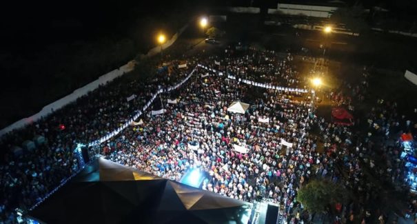 Candidatos mostram que comícios ainda têm força