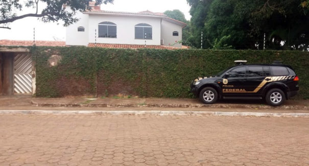 Polícia Federal cumpre mandado na casa de ex-prefeita