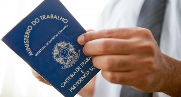 Secretária e garçom estão entre as vagas de emprego disponíveis em São Luís