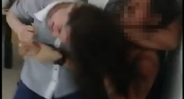 Adolescente atenta contra vida de promotora com estilete
