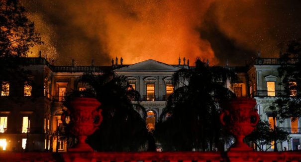 Bancos e governo se reúnem para debater restauração do Museu Nacional