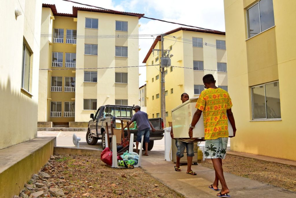 No começo de outubro, contemplados do começaram a mudar para um complexo do 'Minha Casa, Minha Vida' em são Luís (Foto: Maurício Alexandre)
